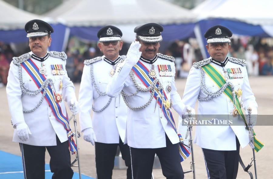  Inspector-General of Police Tan Sri Razarudin Husain inspecting the guard of honour at the Passing Out Parade ceremony at the Malaysian Police Training Centre (Pulapol). -NSTP/MOHAMAD SHAHRIL BADRI SAALI