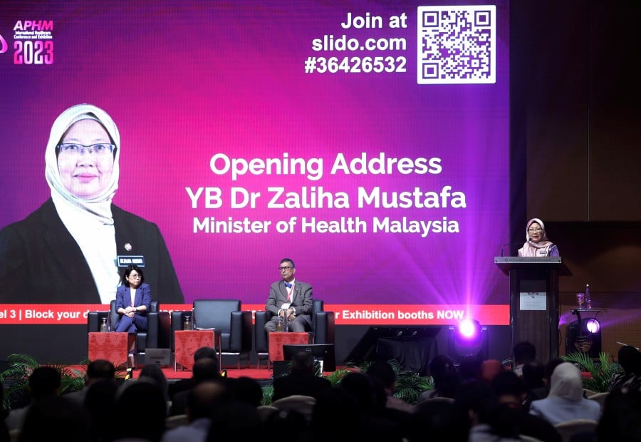 Health Minister Dr Zaliha Mustafa delivers her speech during the APHM International Healthcare Conference and Exhibition 2023 at Kuala Lumpur Convention Centre. - BERNAMA PIC