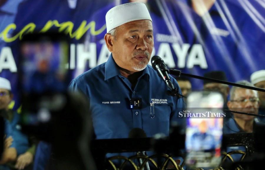  Pas deputy president Datuk Seri Tuan Ibrahim Tuan Man says the actions of the voters are a clear manifestation that the people are rejecting Barisan Nasional. - NSTP file pic