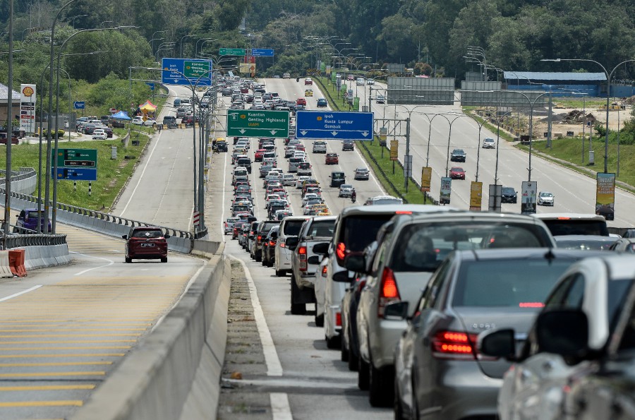 slow-moving-traffic-on-major-highways-as-of-5pm-new-straits-times