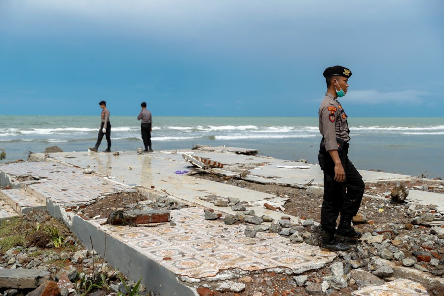 'Run, a wave is coming!' - panic and devastation after Indonesian ...