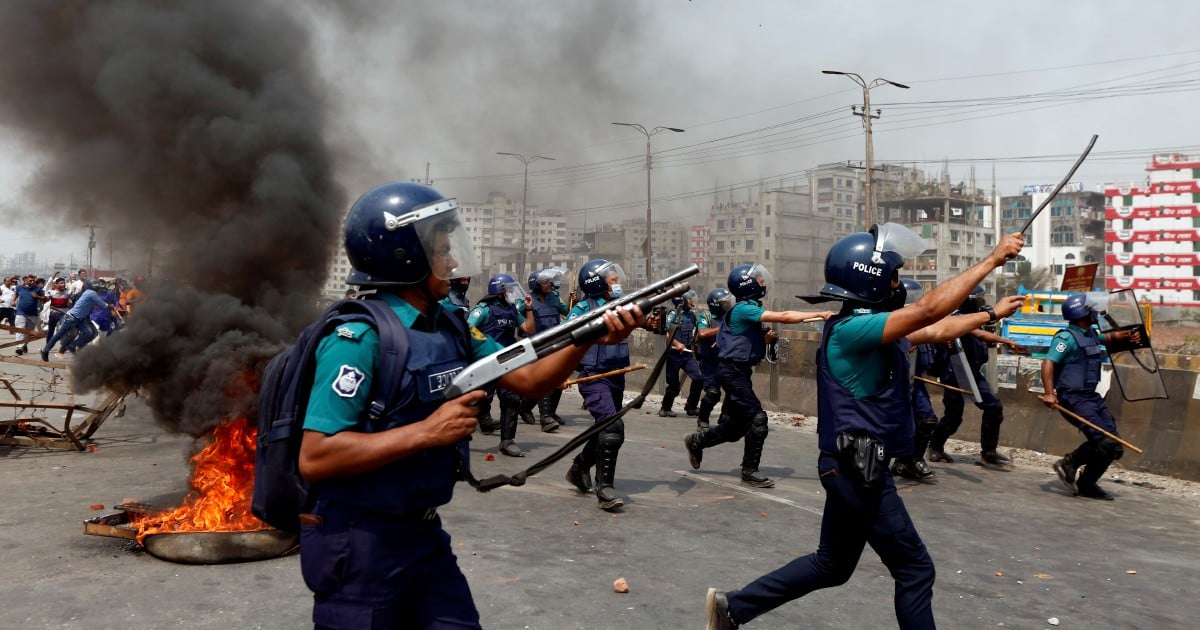 Violence breaks out in fresh Bangladesh protests