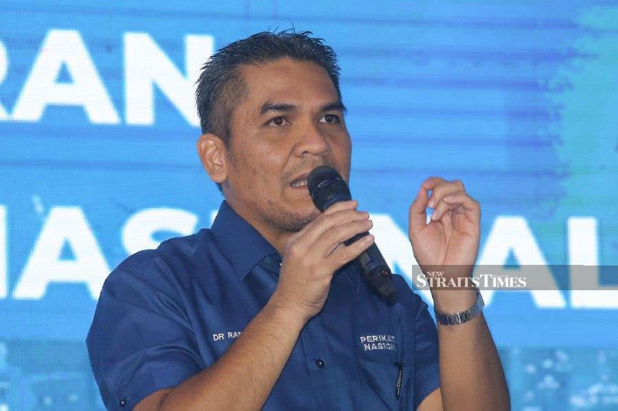 Bersatu vice president Datuk Dr Radzi Jidin today described Prime Minister Datuk Seri Anwar Ibrahim's move to also hold the Finance Minister post as being regressive, in terms of governing the country. -NSTP file pic