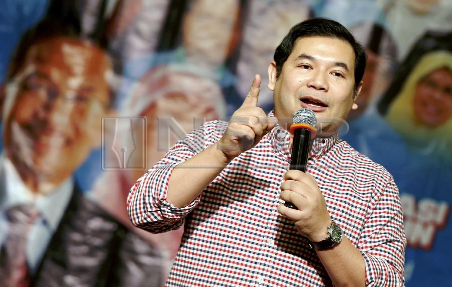 Rafizi Ramli claimed that he’s currently ahead of Datuk Seri Azmin Ali in the battle for PKR vice-president post following a big victory at the party’s election in Perak. Pic by NSTP/MIKAIL ONG