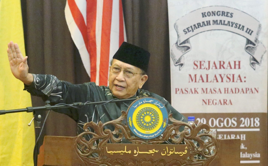 “There has to be a special panel set up to determine who qualifies for the aid, as soon as possible,” Tan Sri Dr Rais Yatim said aftre officiating the Malaysian History Congress 2018 here on Tuesday. Pic by NSTP/ROSDAN WAHID