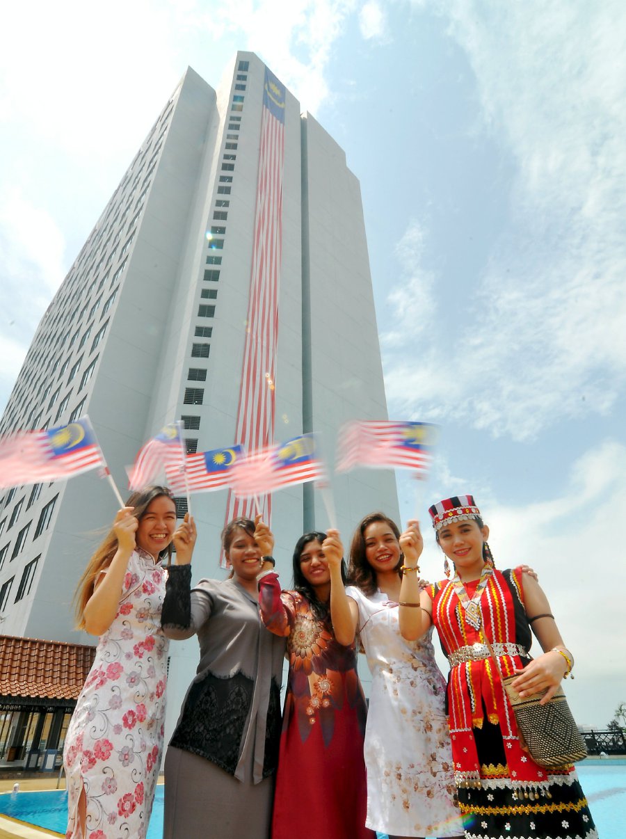 Ramada Plaza staff in their traditional wear, sang the national anthem, state anthem, and 'sehati sejiwa', as they unveiled the hotel’s. (pic by MUHAMMAD HATIM AB MANAN)