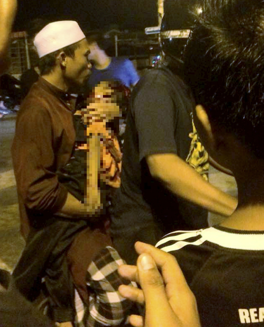 (File pix) A five-year-old boy died after he was rammed by a lorry while crossing the road at Taman Sahabat, Teluk Kumbar, Penang, last night. Pix courtesy of NST Reader