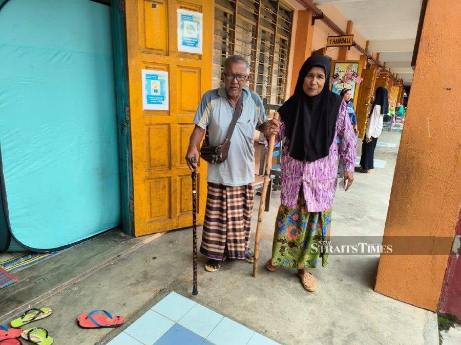 Housewife Rokiah Ismail was sitting at the front door of her wooden house when she saw a cobra approach the front of the house on Friday. - NSTP/ SHARIFAH MAHSINAH ABDULLAH