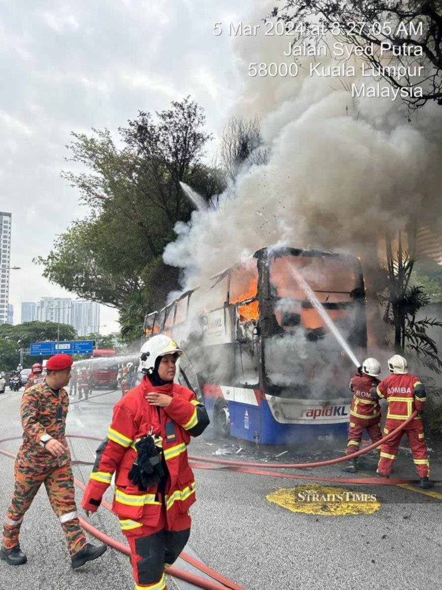  A RapidKL bus caught fire near the Ambulance Insaf Malaysia premises on Jalan Syed Putra here, about 8am today.
