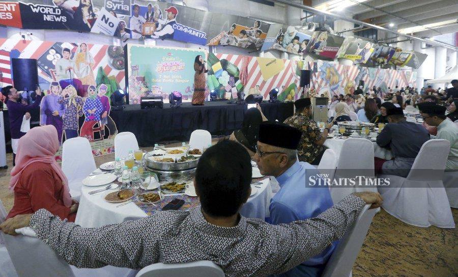 Media Prima Bhd's 'RaRa Macam Dulu-Dulu' campaign for Ramadan and Hari Raya Aidilfitri ends with a star-studded open house at Balai Berita in Bangsar. -NSTP/ROHANIS SHUKRI