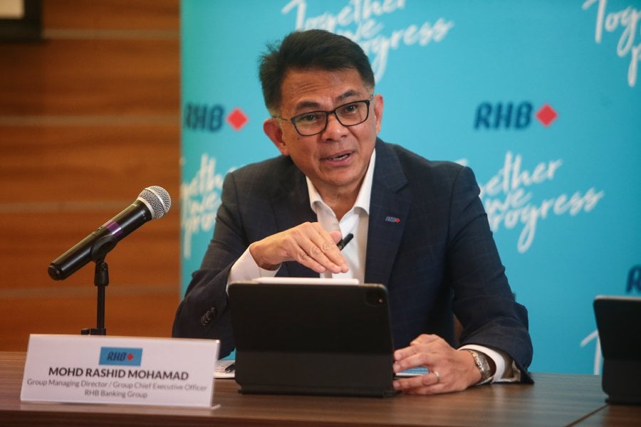 RHB Bank Bhd targets a 4.5 per cent loan growth for financial year 2024 (FY24) supported by growth in Singapore and Malaysia’s improving economy. STR/GENES GULITAH