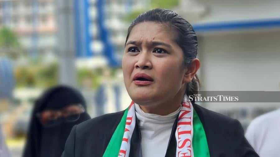 Controversial blogger Syarul Ema Rena Abu Samah, better known as Ratu Naga, has filed a suit against the Malaysian Anti-Corruption Commission (MACC) or allegedly denying her access to a lawyer during an investigation. — NSTP FILE PIC