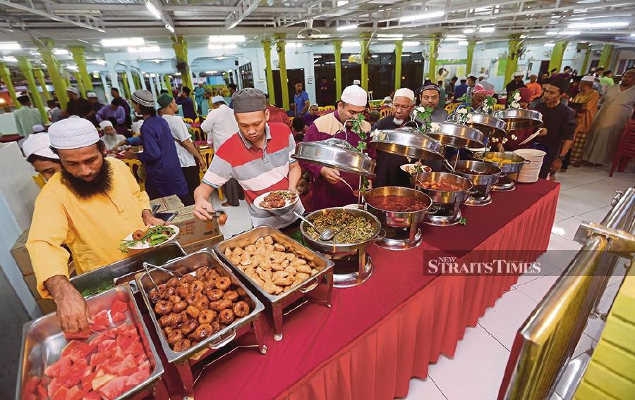 Guests at the Melaka state-level Majlis Ihya Ramadan TNB.