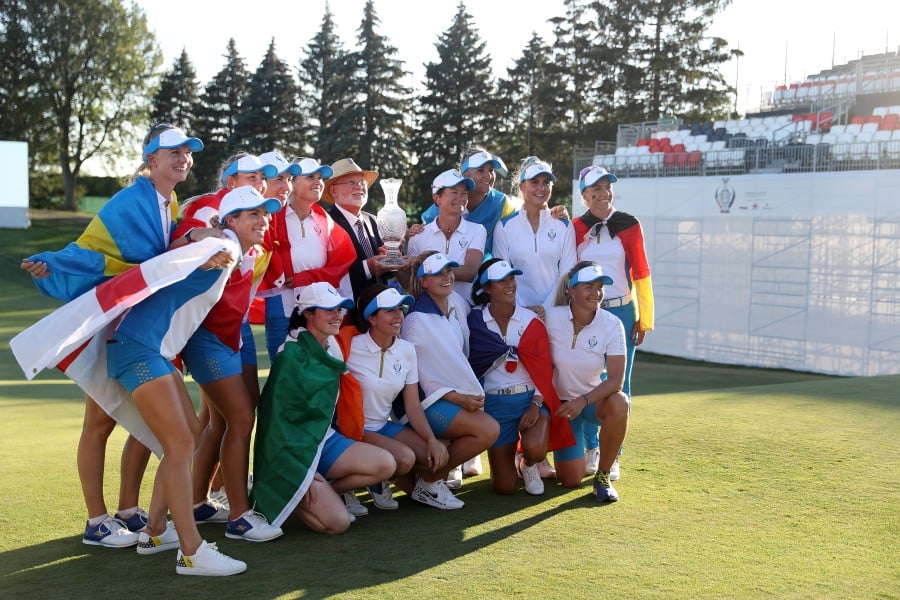  Team Europe poses with the Solheim Cup after their win over Team USA during day three of the Solheim Cup at the Inverness Club on September 6, 2021 in Toledo, Ohio. - AFP PIC