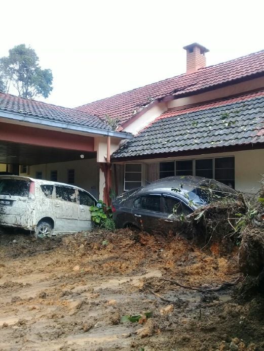 Tanah Rata Landslip Tnb Staff Recalls Moment Before Car Buried Under Rubble Video