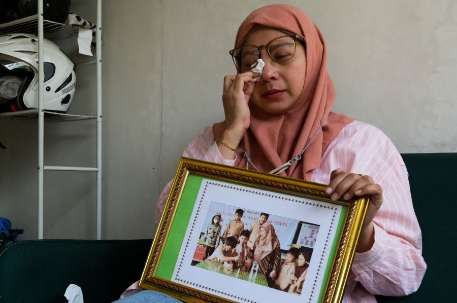 Indonesian families sue government over deaths from syrup medicines, Indonesia