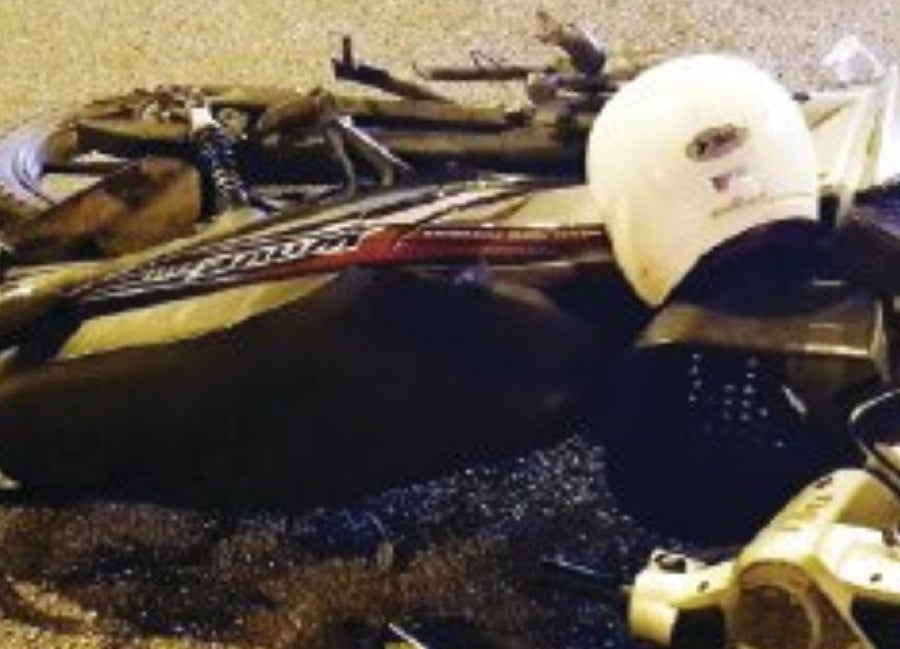 A mat rempit was killed when his motorcycle skidded while he was fleeing from the police at Jalan Taman Rantau, near the Rantau public hall on Nov 11 2017.