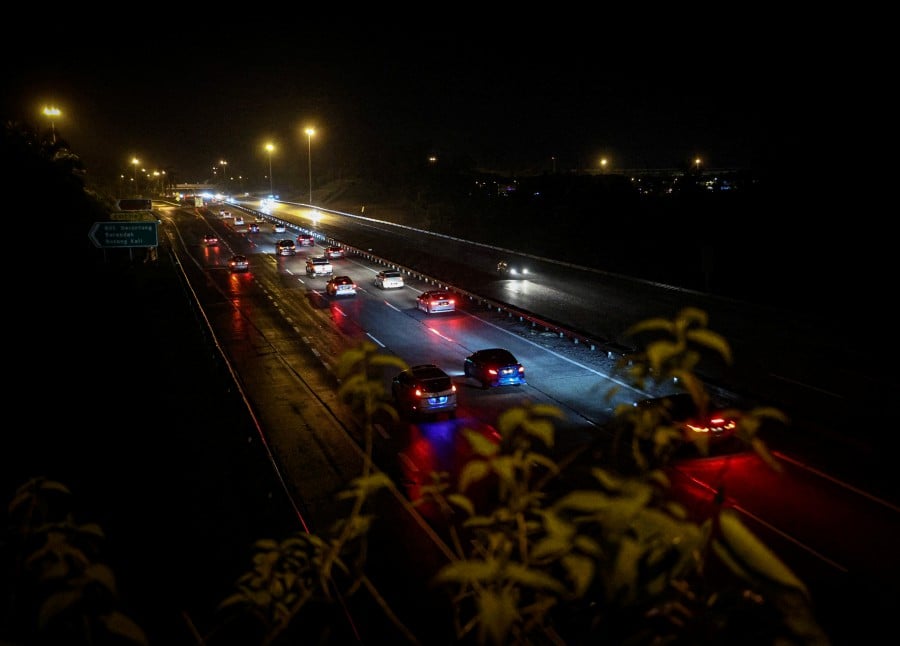 Traffic flow on all major highways smooth despite rain in some areas ...