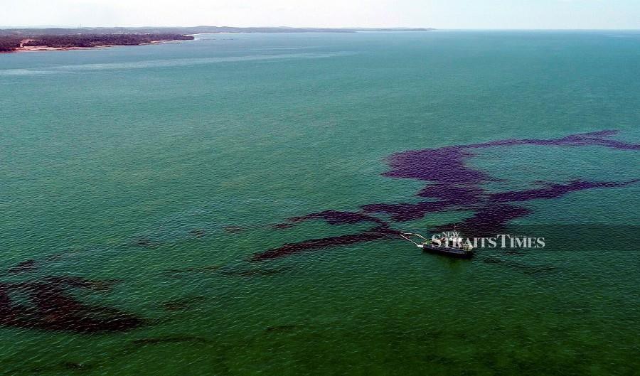 One week to clean up Tanjung Balau oil spill, says Marine ...