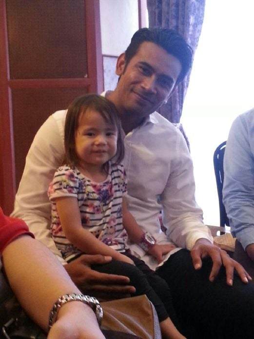 Remy Ishak Takes On The Role Of A Father For Real [ 694 x 521 Pixel ]