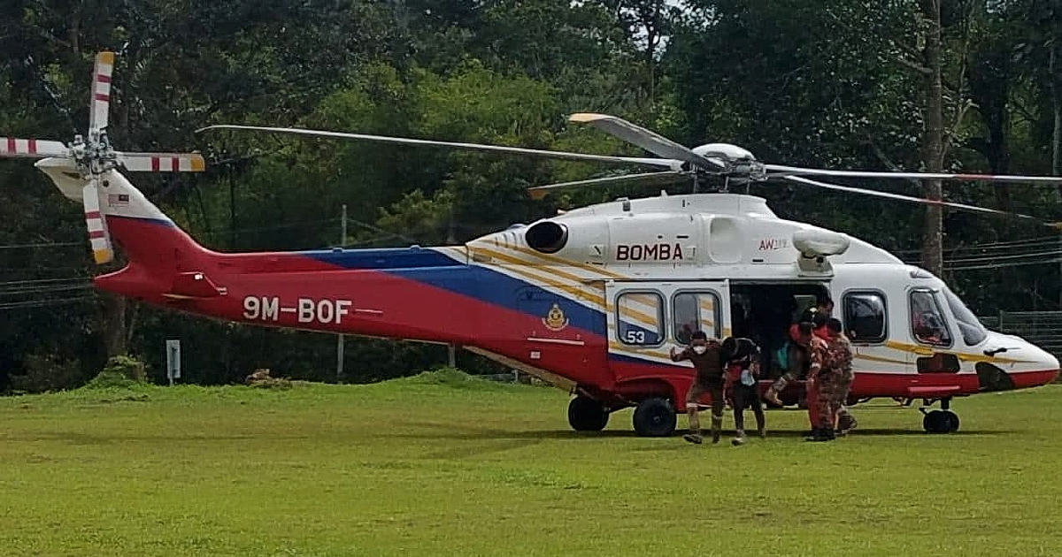 Helicopter deployed to rescue 4 stranded on Gunung Telapak Buruk | New ...