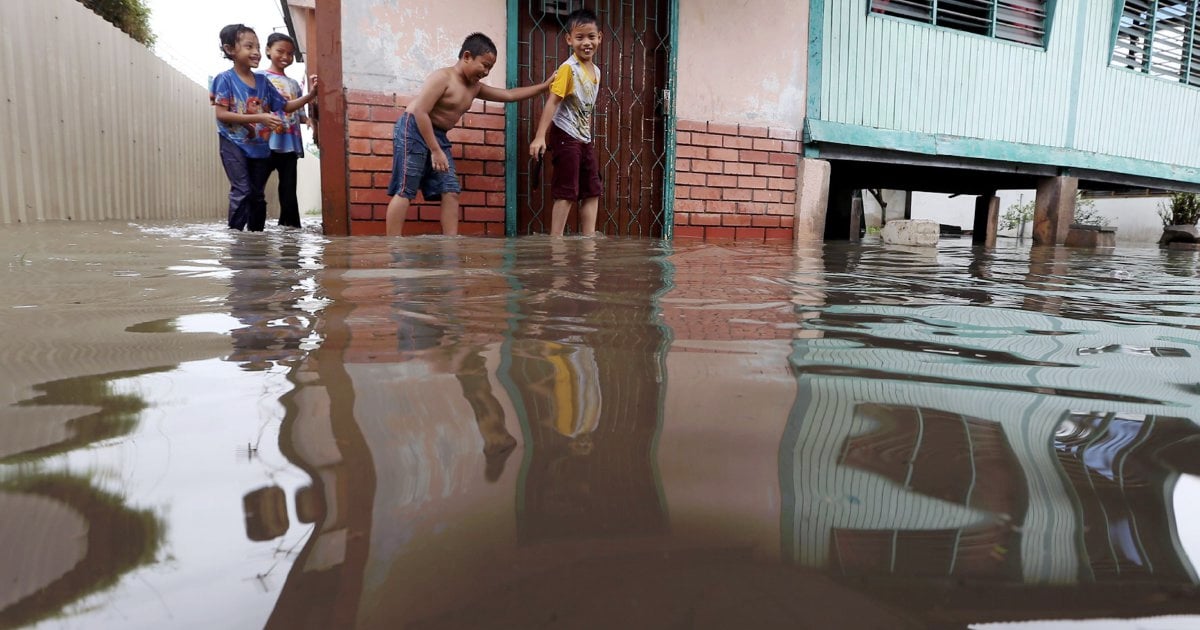 Land acquisition, resettlement of squatters behind anti-flood project ...