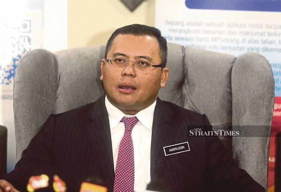 Selangor Menteri Besar Datuk Seri Amirudin Shari said that besides complying with the National Security Council’s Recovery Movement Control Order in maintaining the operation ban on nightclubs and bars, restaurants with the concept of bars will also face restrictions where they should close by 11pm, effective Saturday (Oct 3). - NSTP photo