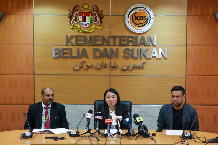 Sports Minister Hannah Yeoh speaks to the press after annoucing the Road To Gold (RTG) athletes during a press conference at the ministry in Putrajaya. - BERNAMA PIC 