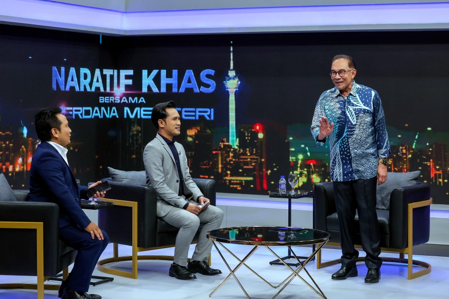 Prime Minister Datuk Seri Anwar Ibrahim speaks to hosts speaks Sayed Munawar Sayed Mohd Mustar (left) and Ismail Adnan (2nd-left) during the Special Narrative Session With the Prime Minister programme hosted by Radio Televisyen Malaysia (RTM)  in Kuala Lumpur. - BERNAMA PIC