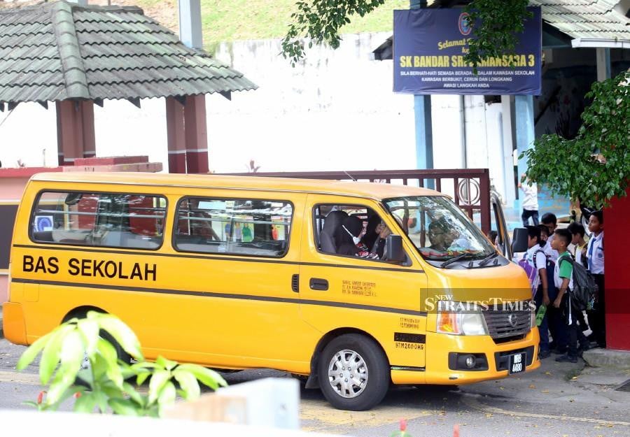 A general view of school bus picking up students at a school in Kuala Lumpur. -NSTP/EIZAIRI SHAMSUDIN