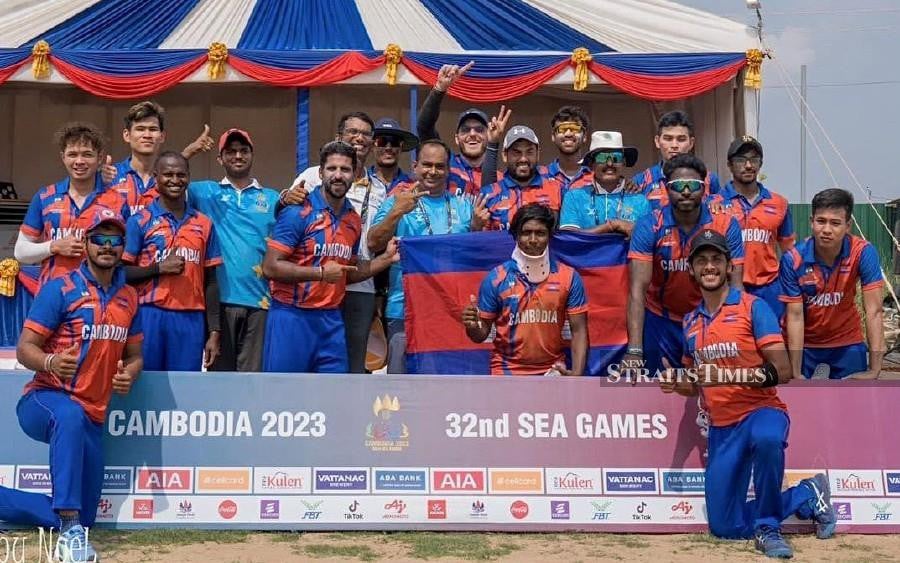 Cambodian cricket team featuring 13 foreign-born players in their team. -NSTP/FATHIL ASRI.