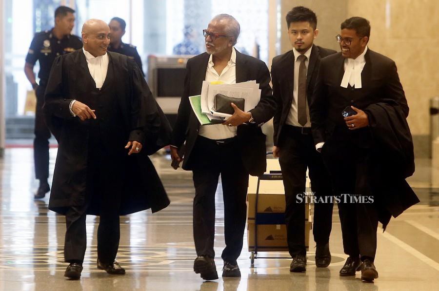 Tan Sri Shafee Abdullah arrives the Federal Court ahead of the trial in Putrajaya. -NSTP/MOHD FADLI HAMZAH