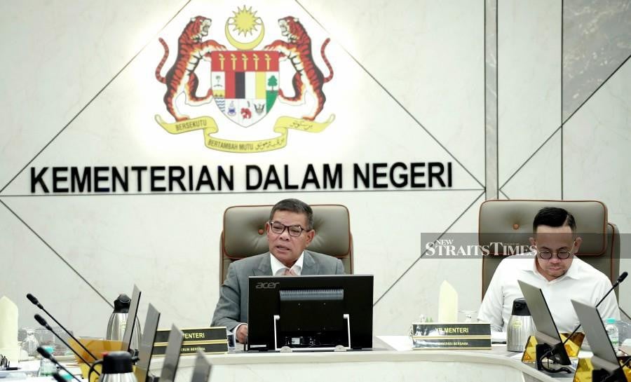 Home Minister Datuk Seri Saifuddin Nasution Ismail and Human Resources Minister Steven Sim (right) attend the Third Joint-Meeting between the Home Ministry and Human Resources Ministry on Migrant Workers Management in Putrajaya. -NSTP/MOHD FADLI HAMZAH