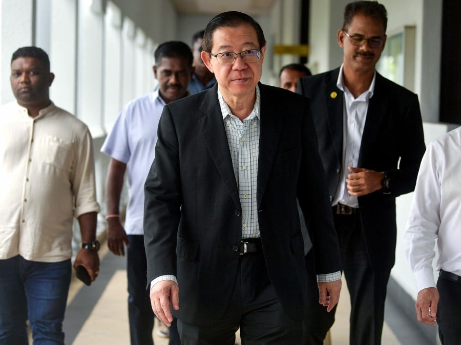  Lim Guan Eng arrives at the Kuala Lumpur Session’s Court ahead of this trial. - BERNAMA PIC