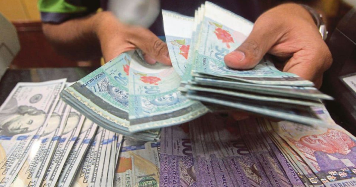 Oct 22: Ringgit ends marginally easier against US dollar | New Straits ...