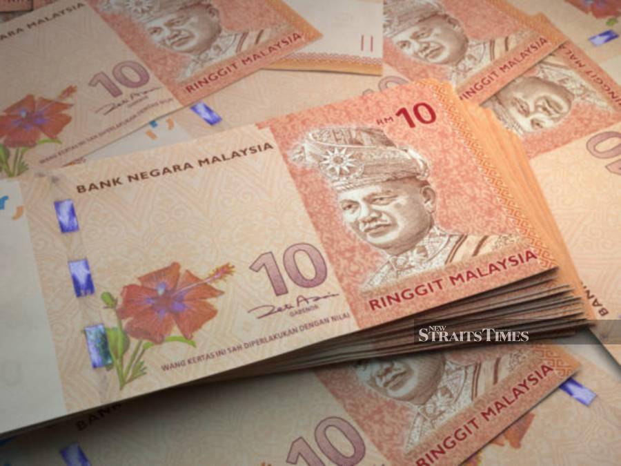 Bank Negara Malaysia (BNM) Museum and Art Gallery assistant curator Mohd Fakhrullah Jamlus said it is pronounced as “ten-ringgit” in speech, while “RM10” or “ten ringgit” are both acceptable in writing. - File pic