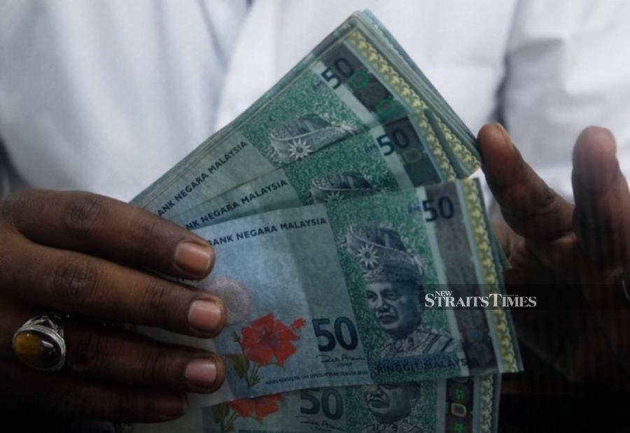 The ringgit extended Wednesday’s gains to open higher against the US dollar today as the greenback retreated from multi-month highs after a pullback in US Treasury yields, said an analyst. 