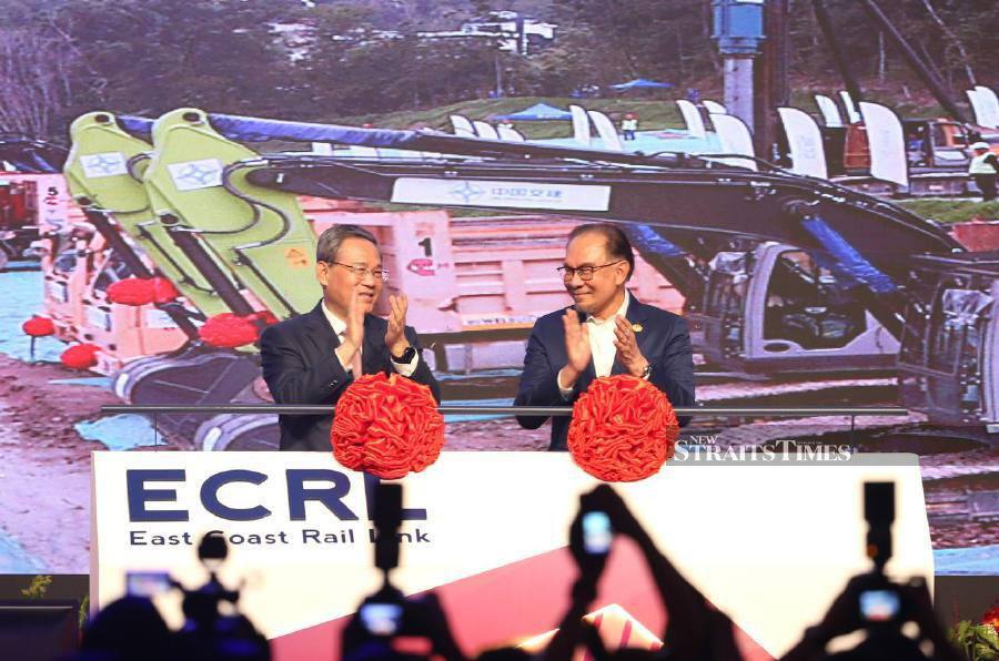 Prime Minister Datuk Seri Anwar Ibrahim (right) with his Chinese counterpart Premier Li Qiang, during the groundbreaking ceremony of ECRL Gombak Integrated Terminal station in Kuala Lumpur. -NSTP/MOHAMAD SHAHRIL BADRI SAALI