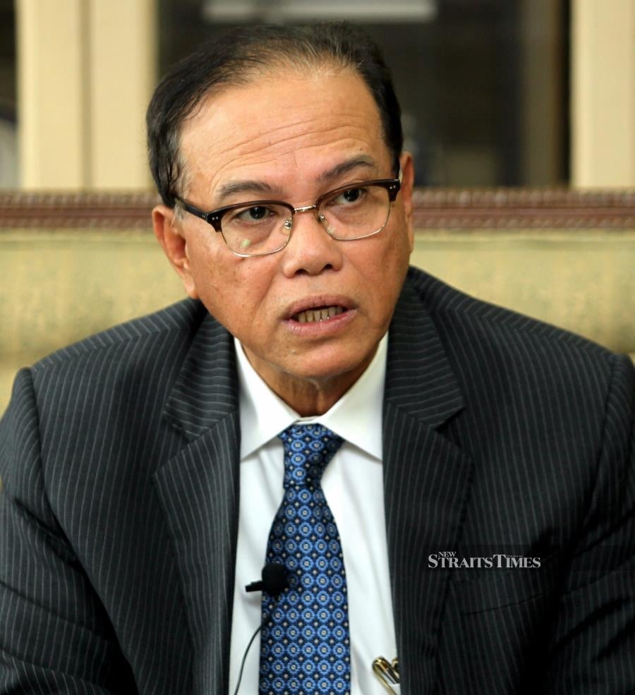 (File pic) Datuk Seri Wan Rosdy Wan Ismail said since there was a high amount of uncollected quit rents and other outstanding taxes, the state government had instructed the State Lands and Mines Office (PTG) to issue the Form 6A (Notice of Demand: Arrears of Rent) to ensure landowners pay up. (NSTP/FARIZUL HAFIZ AWANG)