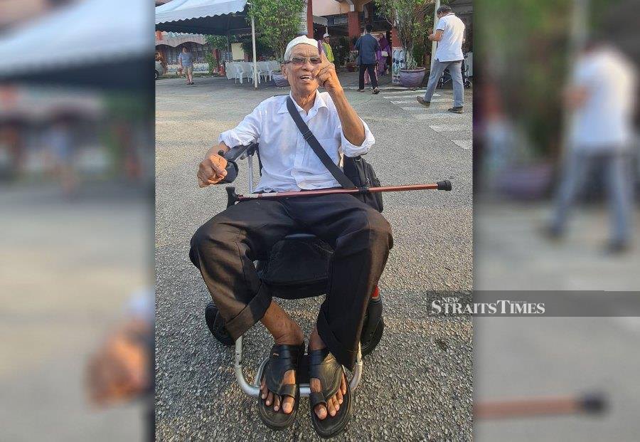 The 75-year-old, who has had health issues since a few years ago, came alone to the polling centre here, at SK Bandar Baru Batang Kali, earlier this morning.- NSTP/SAIFULLIZAN TAMADI
