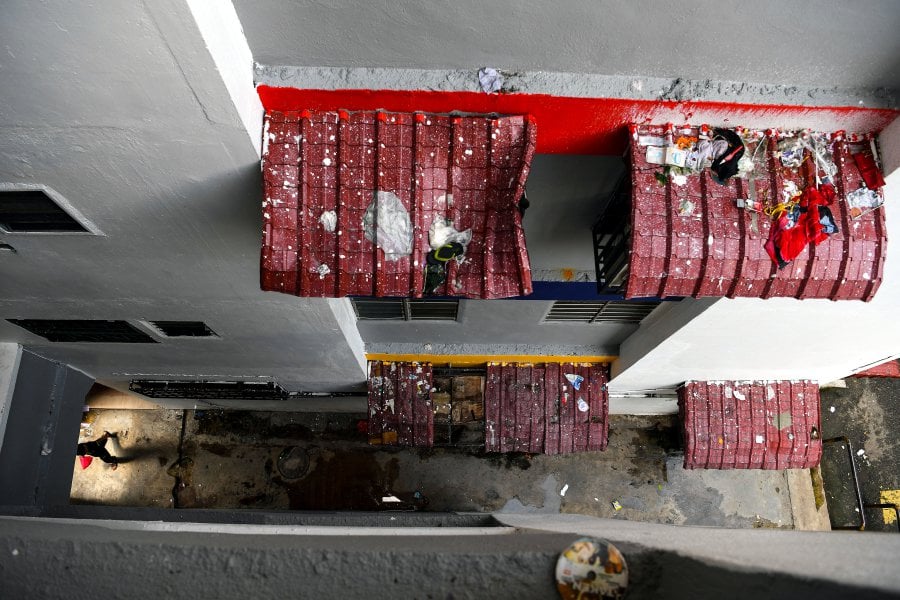 Yadin, a 58-year-old stall operator said just yesterday, he had to pick up a plastic bag containing beer cans that was thrown from one of the upper floors. — fotoBERNAMA 