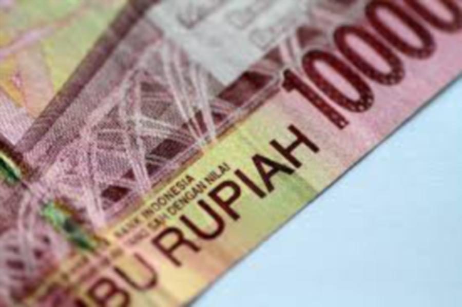 Indonesia’s foreign exchange reserves dropped by US$4.2 billion to US$136.2 billion at end-April, the biggest fall in nearly a year, after authorities took measures to stabilise the weakening rupiah currency, the central bank said.