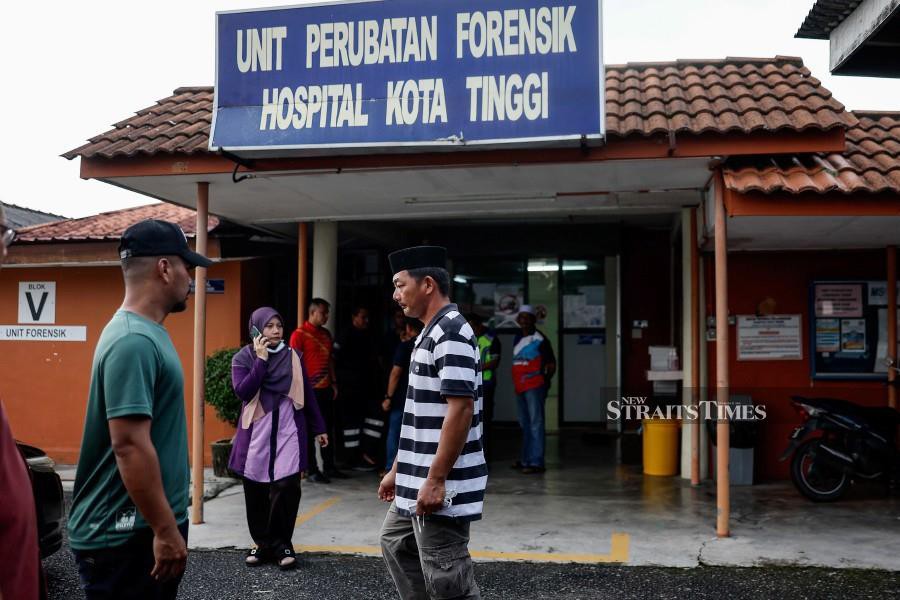 Family members of one of the victims seen at the Kota Tinggi Hospital Forensic Department in Kota Tinggi. - BERNAMA PIC