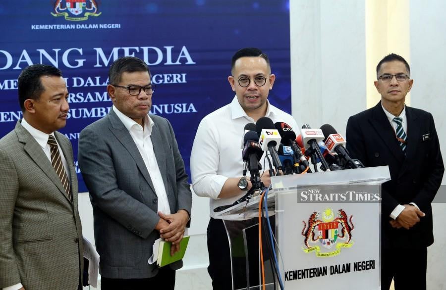 Human Resources Minister Steven Sim with Home Minister Datuk Seri Saifuddin Nasution Ismail speak during a joint press conference at the Home Ministry’s headquarters in Putrajaya. -NSTP/MOHD FADLI HAMZAH