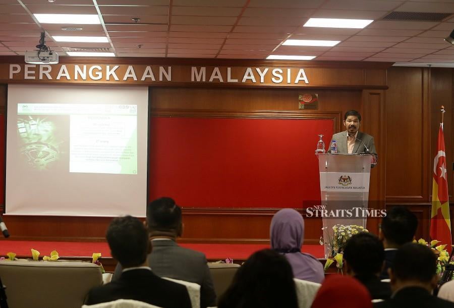 Chief Statistician Datuk Seri Dr Mohd Uzir Mahidin delivers his speech during the launching ceremony in Putrajaya. -NSTP/MOHD FADLI HAMZAH