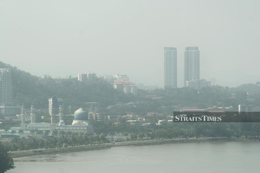Two areas in Sabah recorded unhealthy Air Pollutant Index (API) readings as of 7 am this morning. - NSTP/MOHD ADAM ARININ