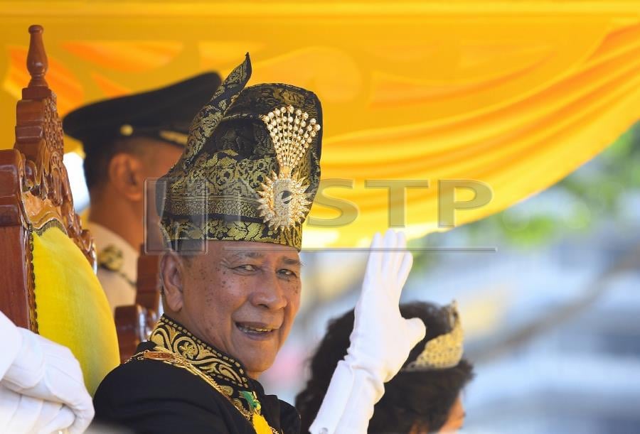Kedah Sultan, Sultanah take part in royal parade ahead of ...