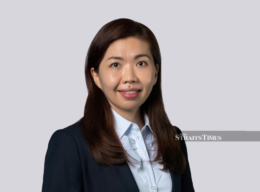 Samaiden Group Berhad Group Managing Director, Ir Chow Pui Hee had started her career with wastewater management which evolved to carbon emission reduction (carbon credit projects), landfill waste management, environmental consulting and eventually to renewable energy industry as an Engineering, Procurement, Construction and Commissioning (EPCC) consultant.