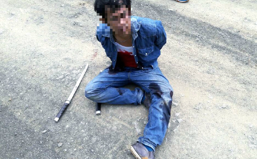 The suspected drug pusher was shot three times after he charged towards police with a samurai. He eventually stopped after he was shot in his right hand during a raid at Hulu Tingkayu in Brumas. Pix courtesy of police. 