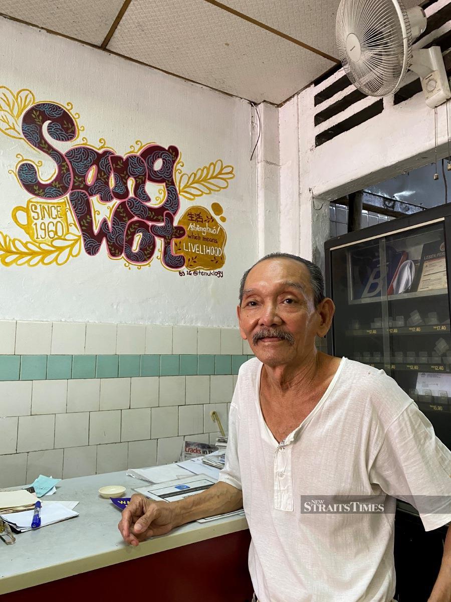Uncle Thiang ‘the waiter’ is always seen in white ‘Pagoda’ T-shirt and khaki pants.